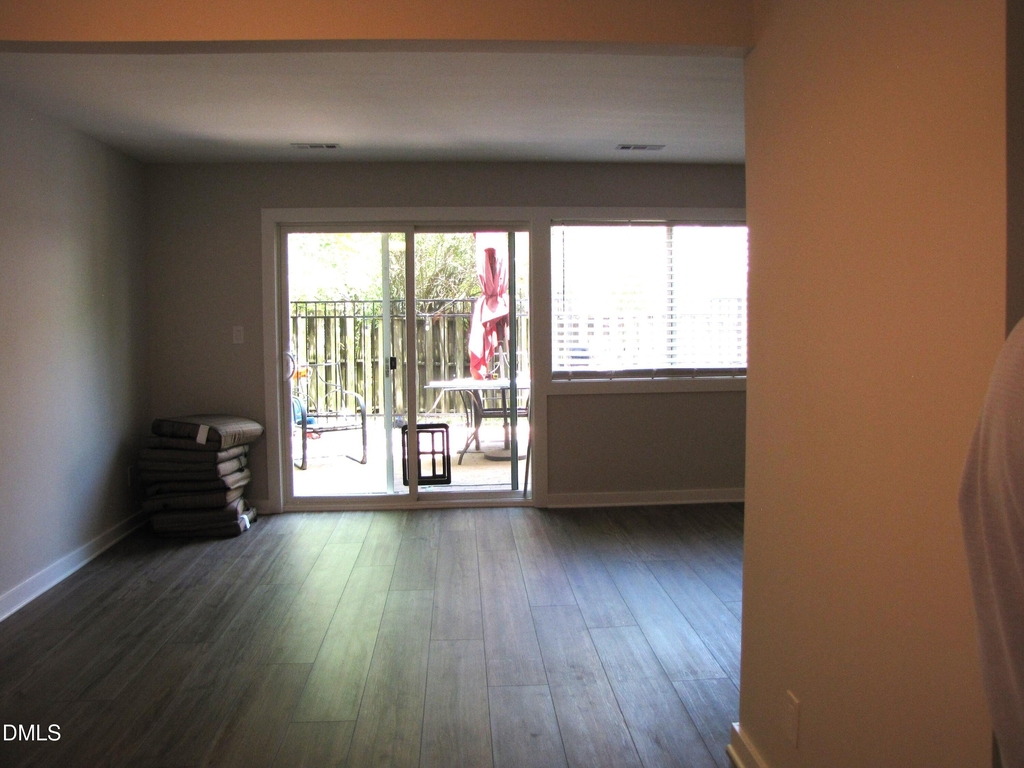 220 Elizabeth Street - Photo 2