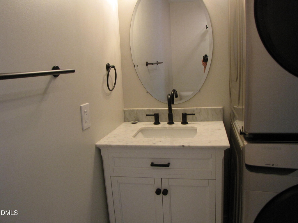 220 Elizabeth Street - Photo 13