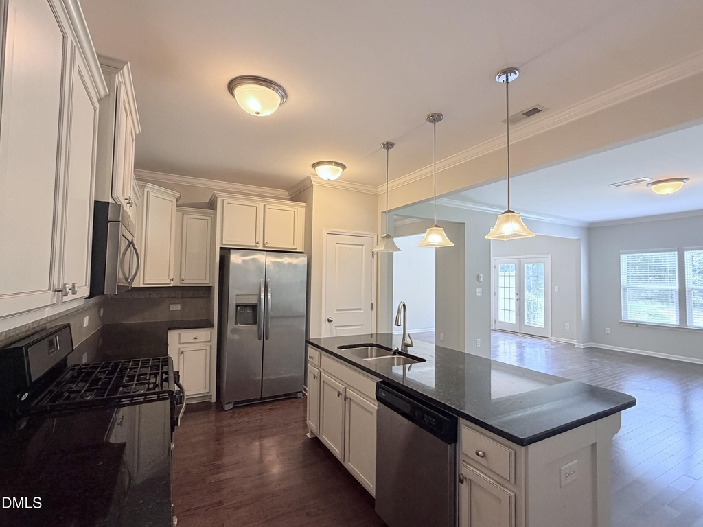 210 Hamlet Place - Photo 3