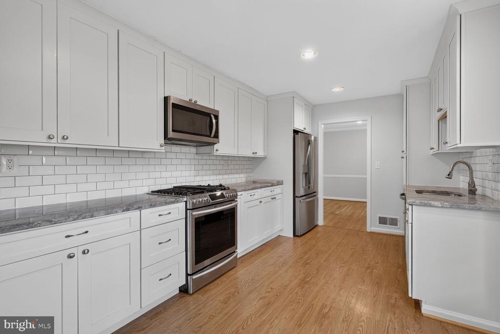 6905 Stonewood Court - Photo 4