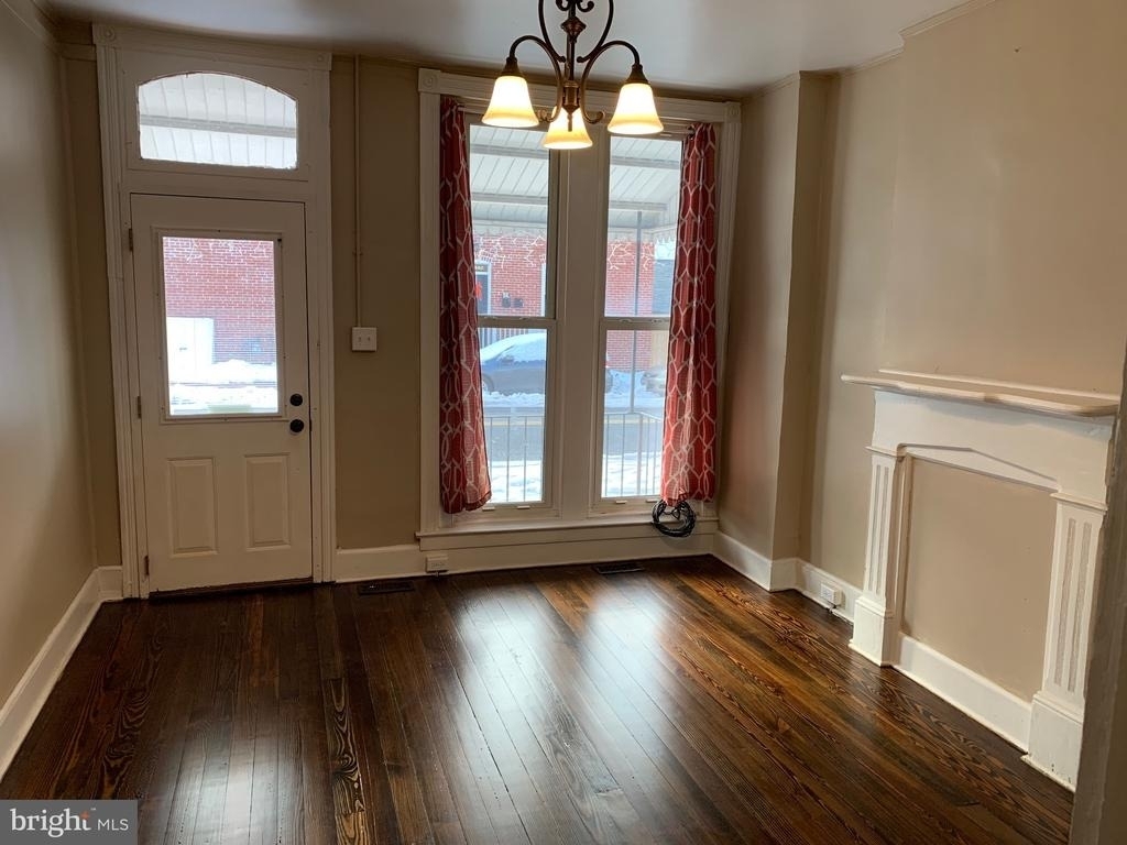 205 W 5th Street - Photo 2