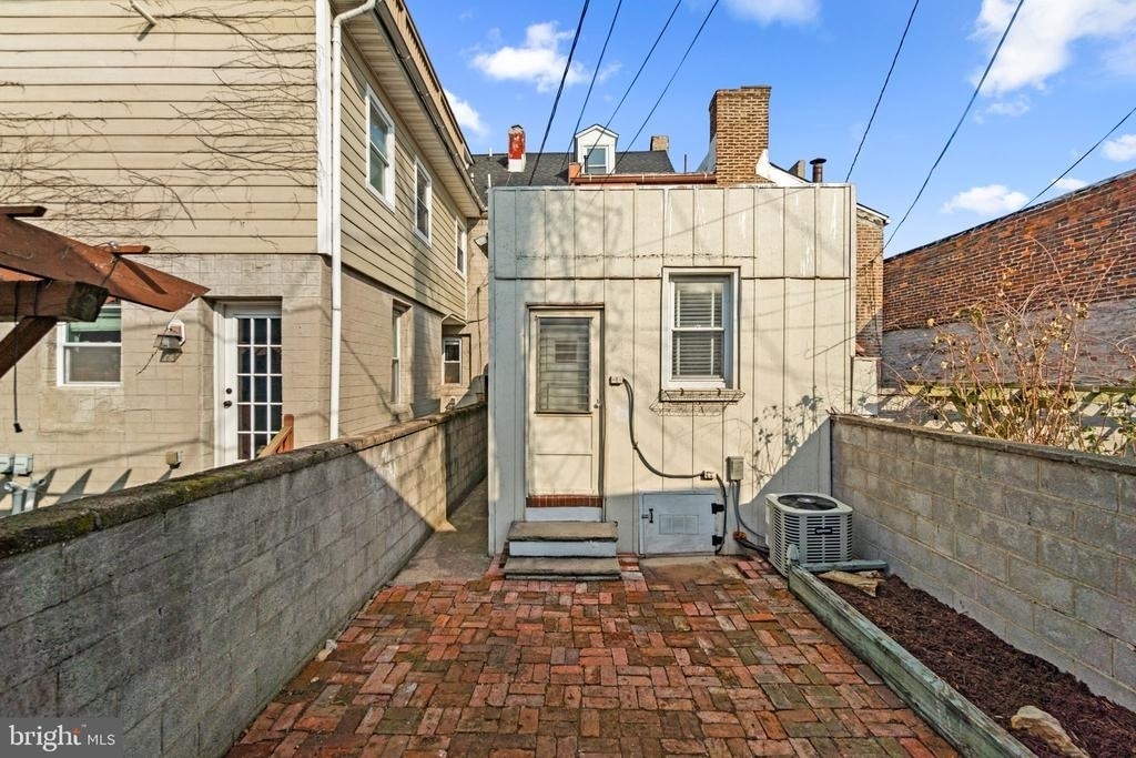 1827 Bank Street - Photo 28