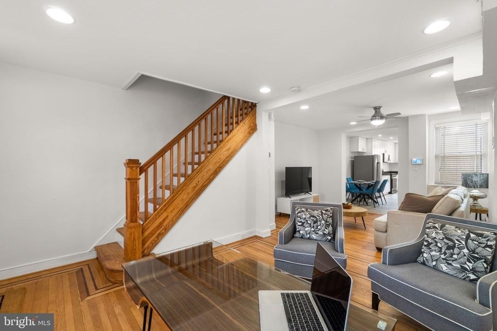 1827 Bank Street - Photo 4