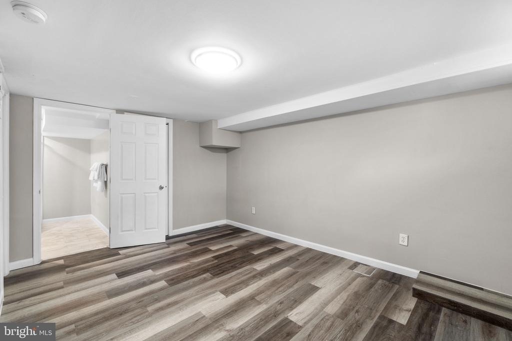 1827 Bank Street - Photo 23