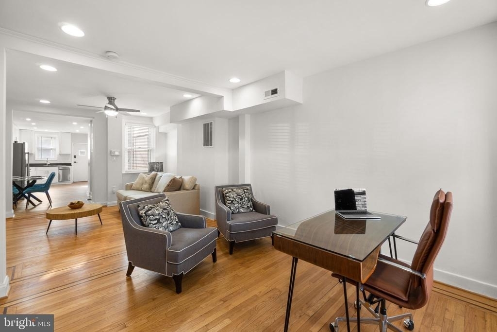 1827 Bank Street - Photo 3
