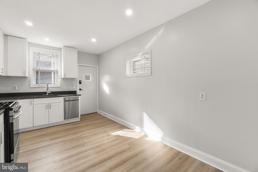 1827 Bank Street - Photo 10