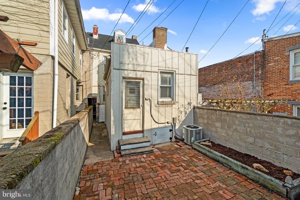 1827 Bank Street - Photo 27