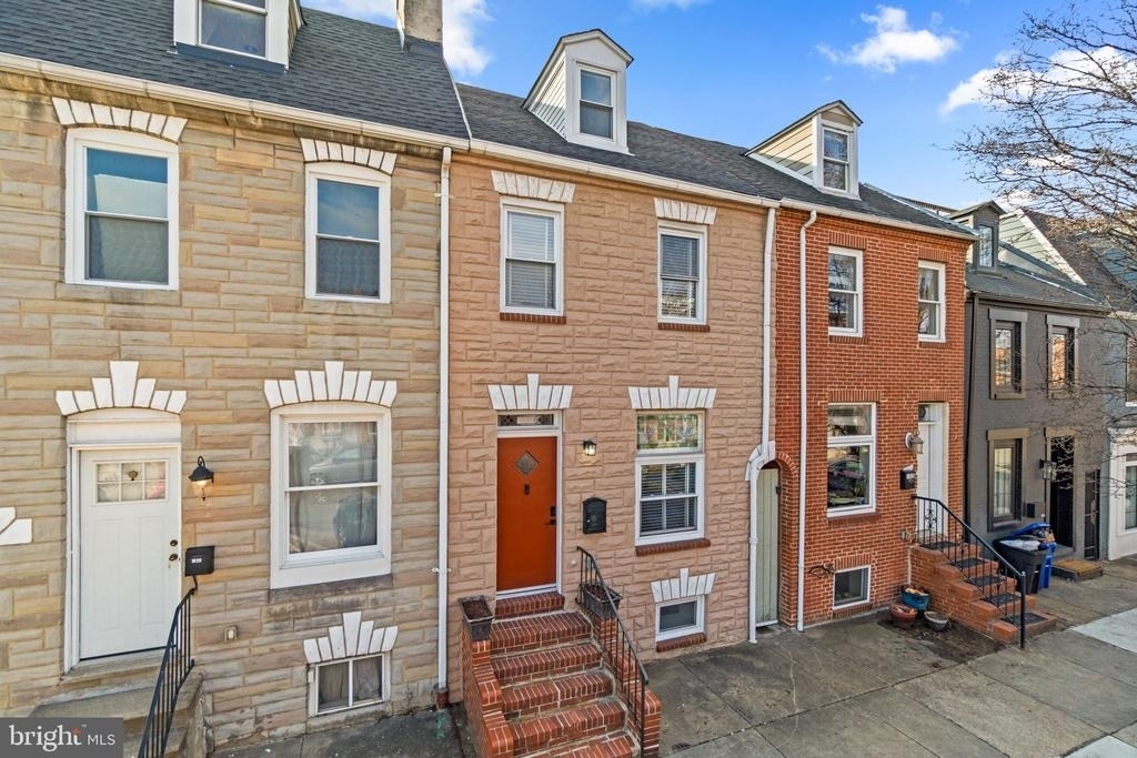 1827 Bank Street - Photo 1