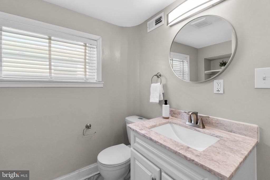 1827 Bank Street - Photo 17