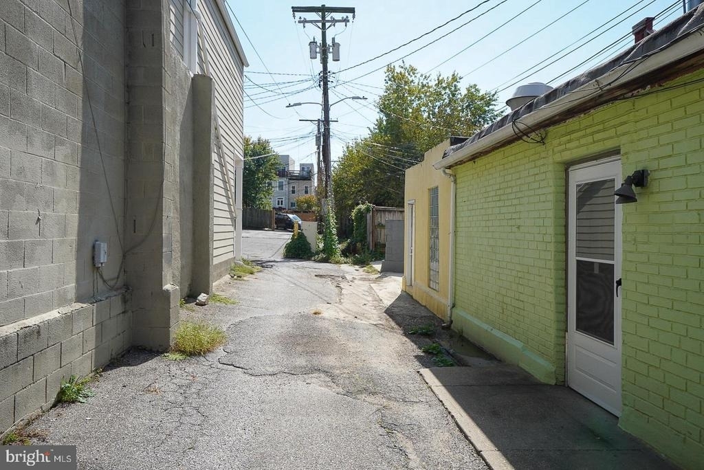 1501 Light Street - Photo 2