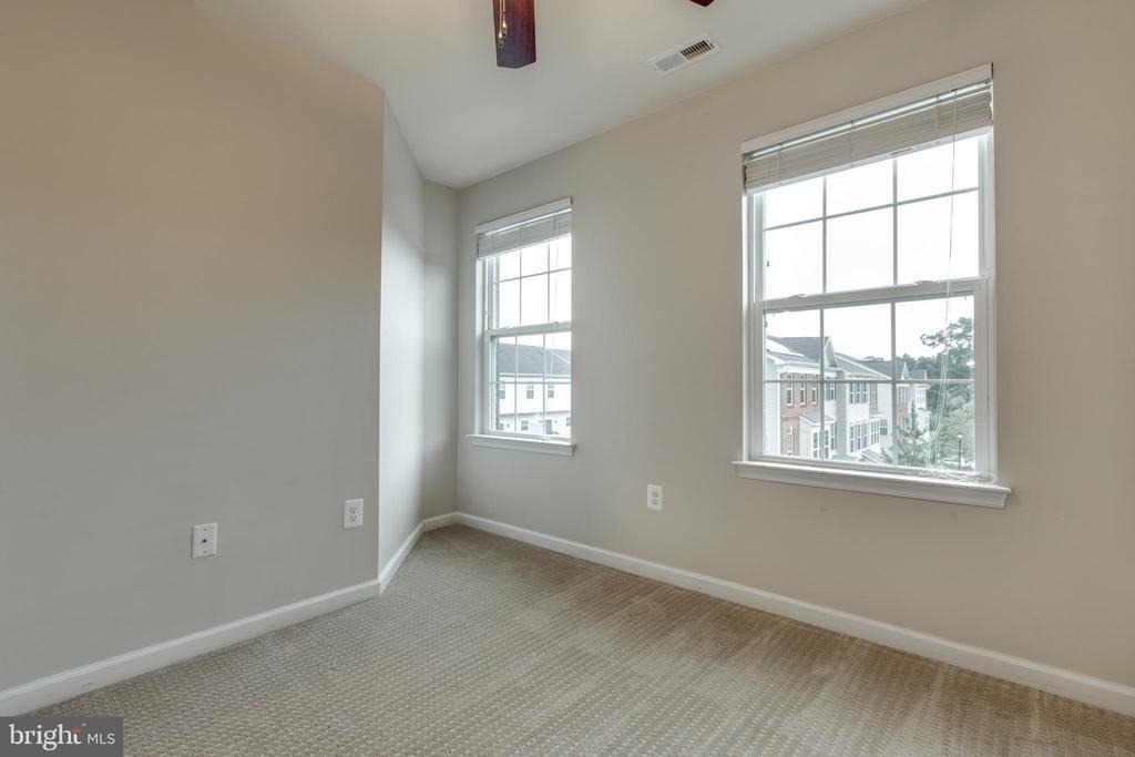 7726 Sentry Terrace - Photo 32