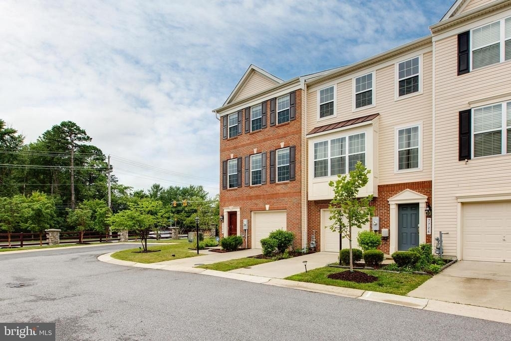 7726 Sentry Terrace - Photo 3