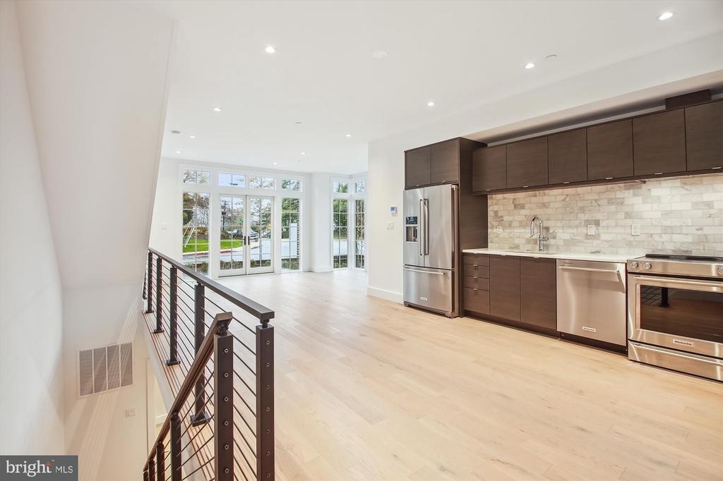 699 Giddings Avenue - Photo 17