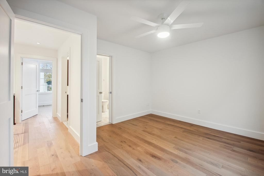 699 Giddings Avenue - Photo 9
