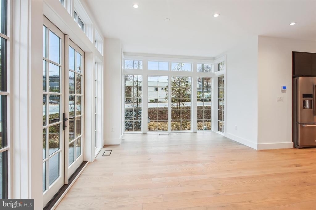 699 Giddings Avenue - Photo 6