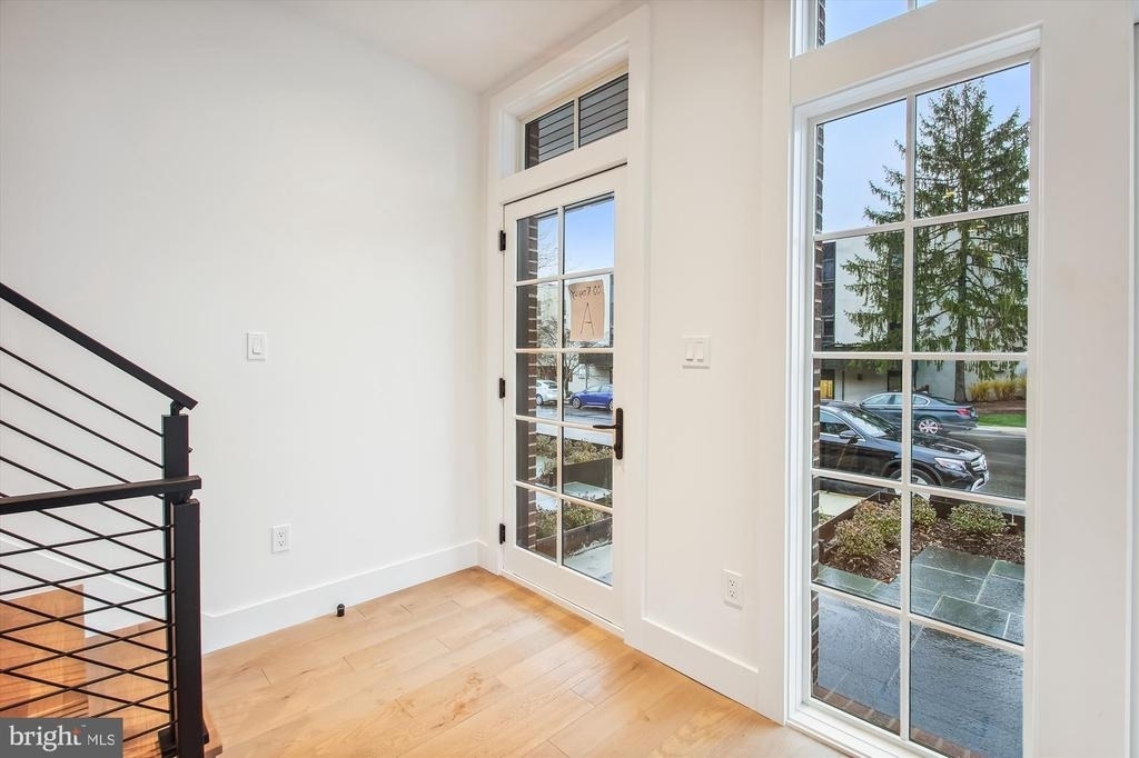 699 Giddings Avenue - Photo 1