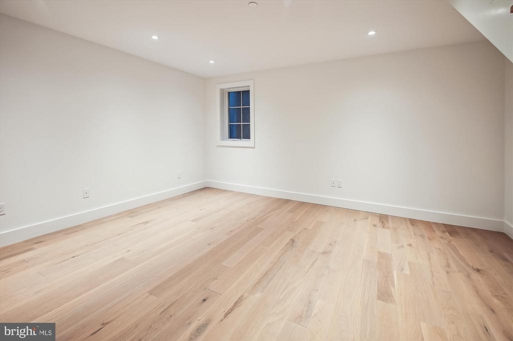 699 Giddings Avenue - Photo 15
