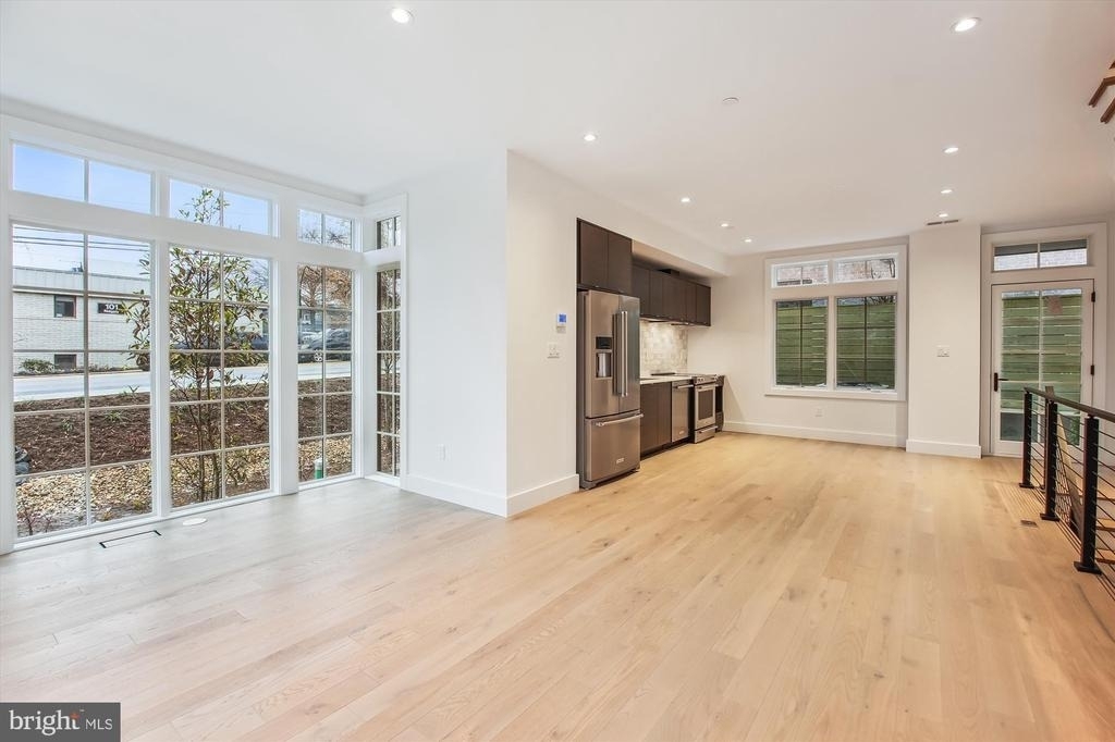 699 Giddings Avenue - Photo 16