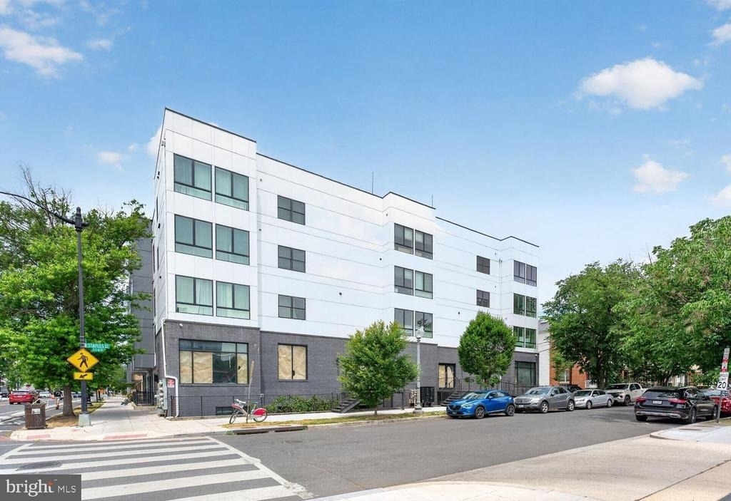 1102 Staples Street Ne - Photo 0