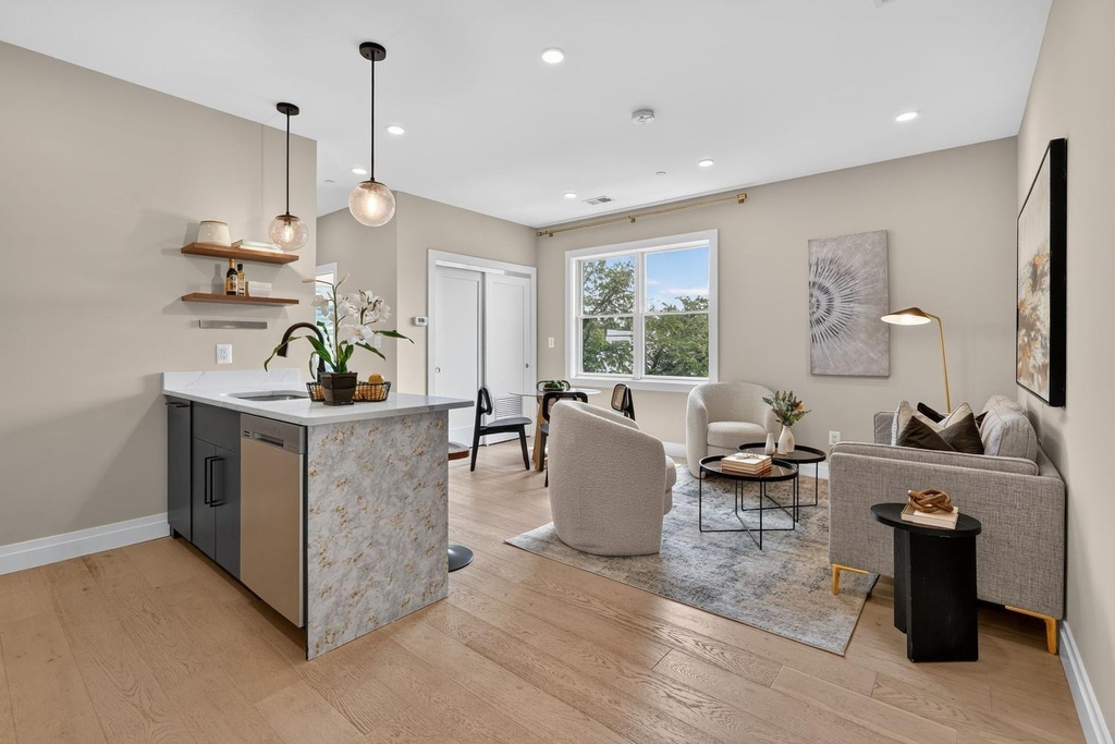 1102 Staples Street Ne - Photo 4