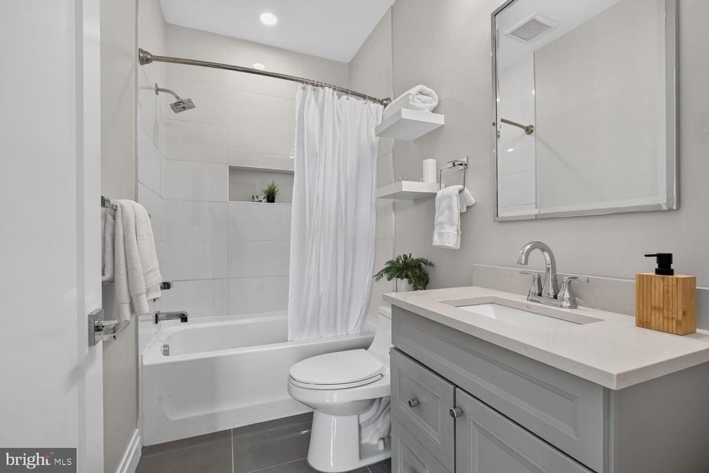 1102 Staples Street Ne - Photo 14