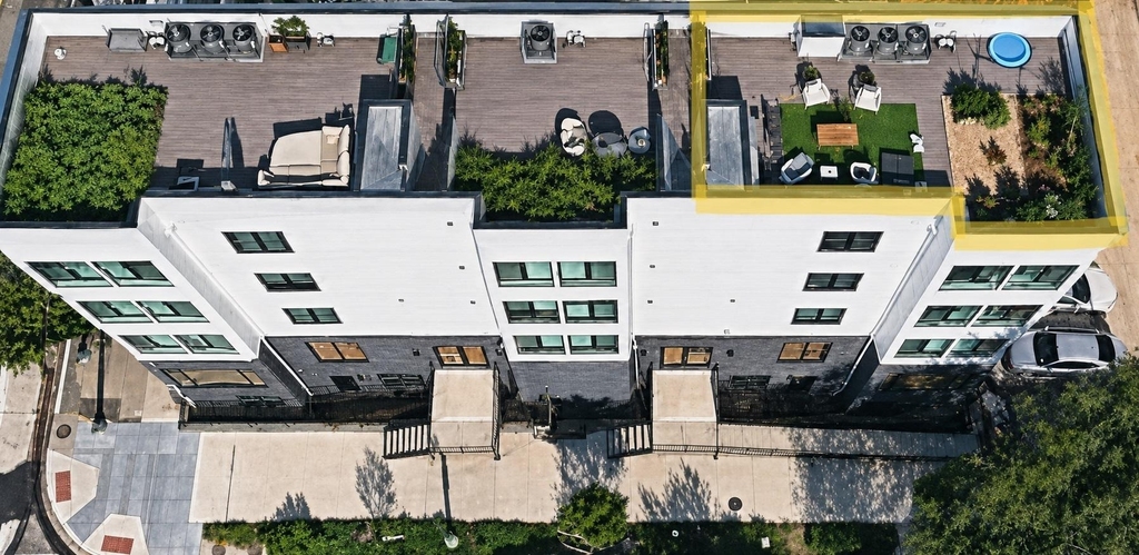 1102 Staples Street Ne - Photo 1