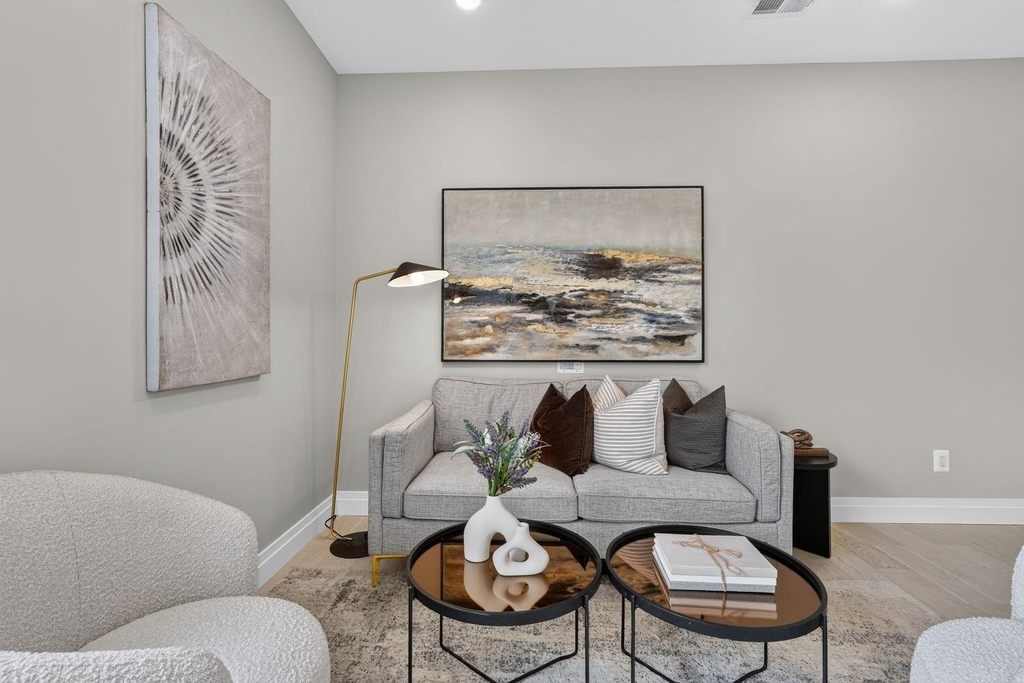 1102 Staples Street Ne - Photo 8
