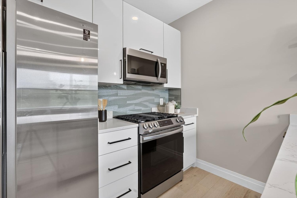 1102 Staples Street Ne - Photo 5