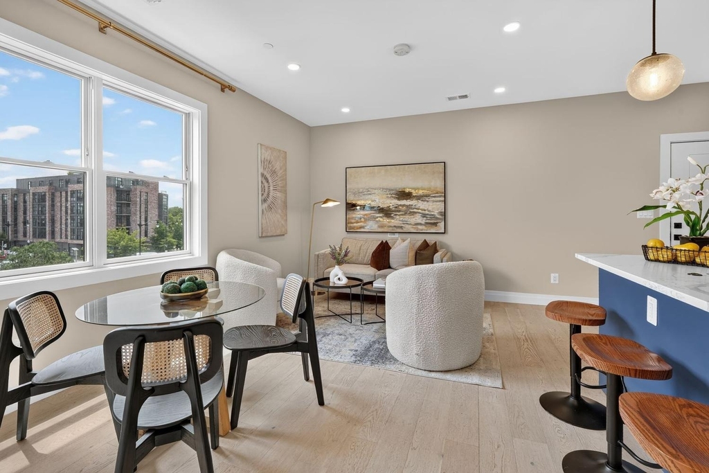 1102 Staples Street Ne - Photo 3