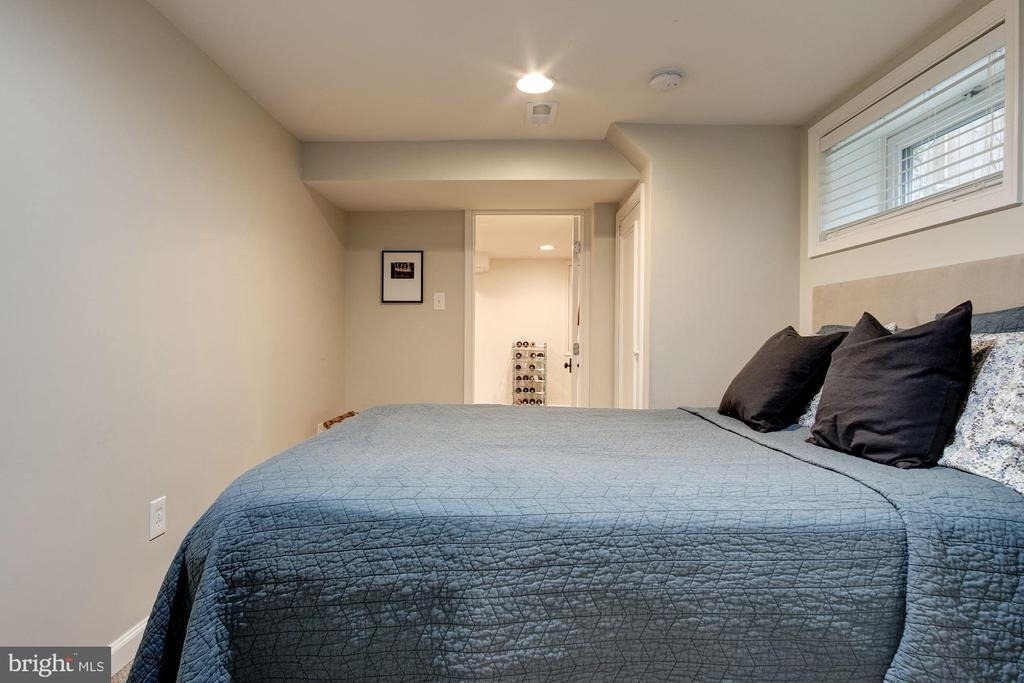 5433 31st Street Nw - Photo 22