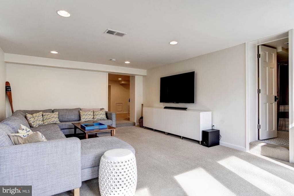 5433 31st Street Nw - Photo 21