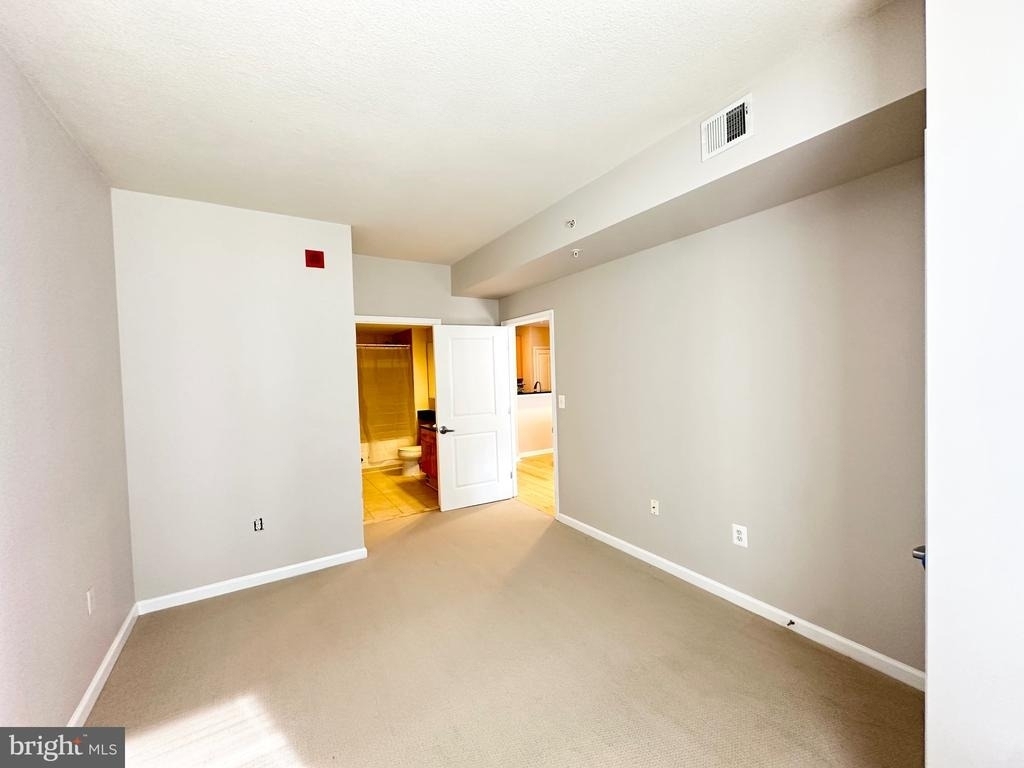 715 6th Street Nw - Photo 9