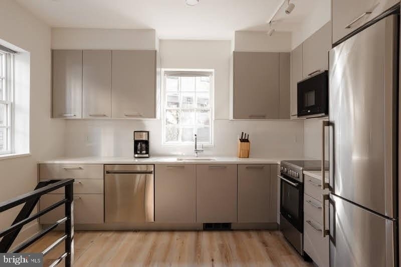 816 Potomac Avenue Se - Photo 2