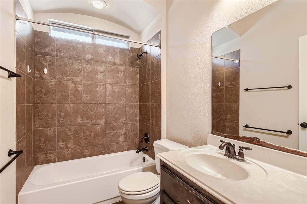290 Maeves Way - Photo 11