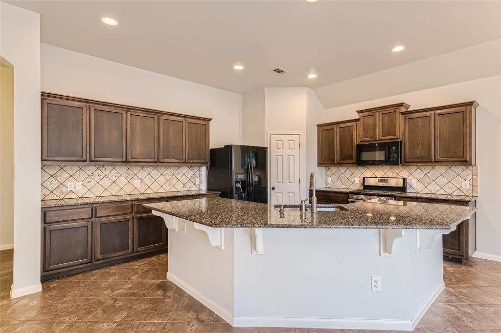 290 Maeves Way - Photo 4