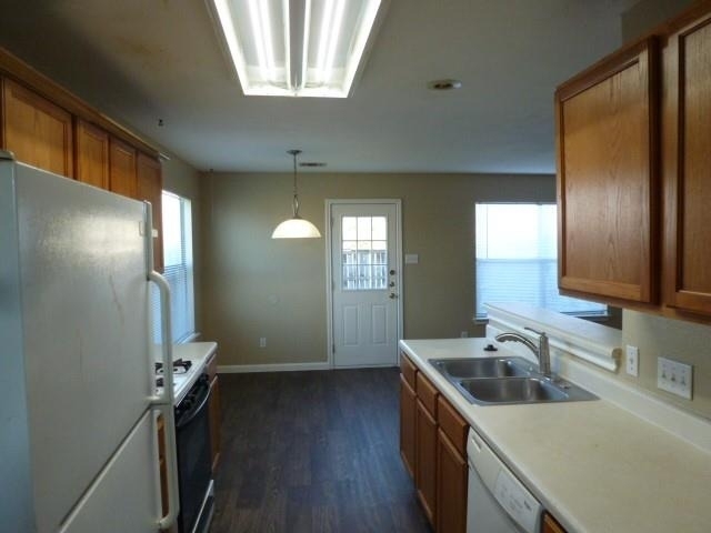 2867 Southampton Way - Photo 0
