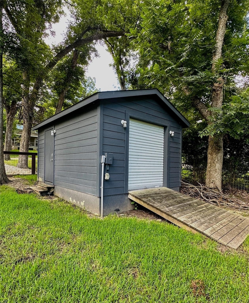 2910 Edgewater Dr - Photo 31