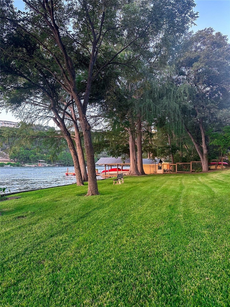 2910 Edgewater Dr - Photo 4
