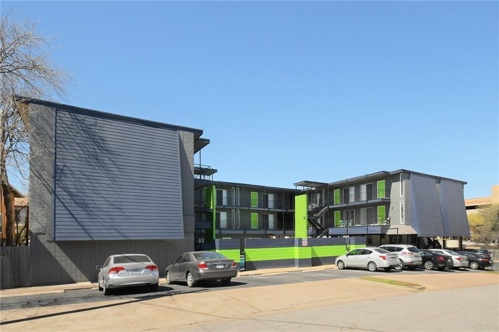 2900 Cole St - Photo 1