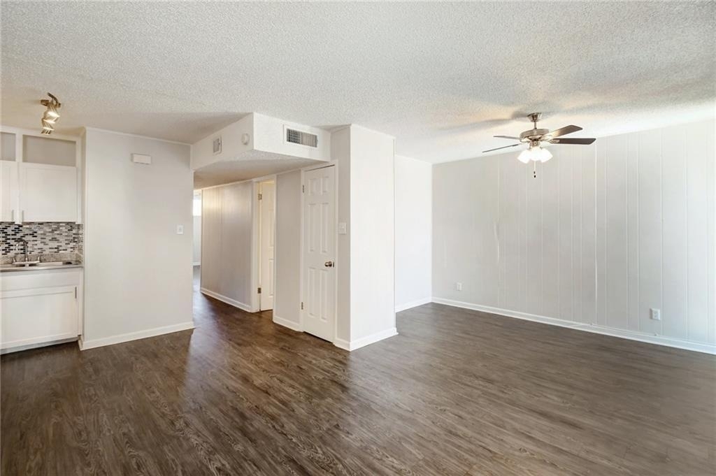 2900 Cole St - Photo 5