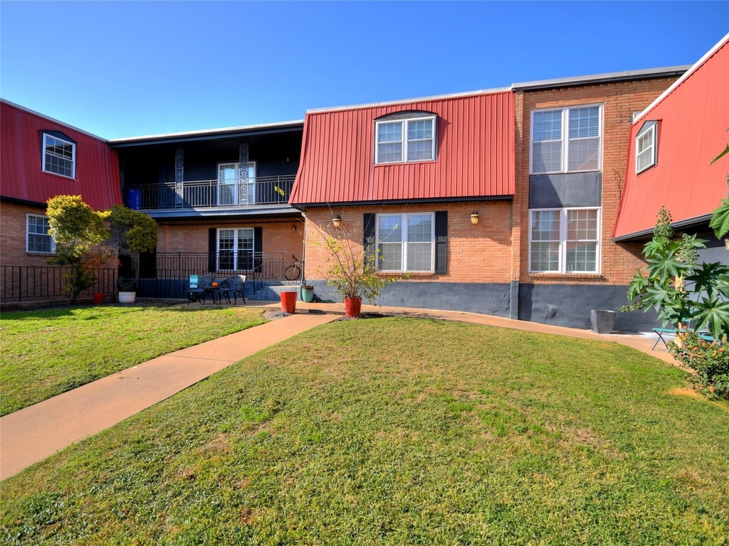 900 S Lamar Blvd - Photo 2