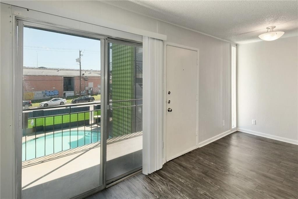 2900 Cole St - Photo 9