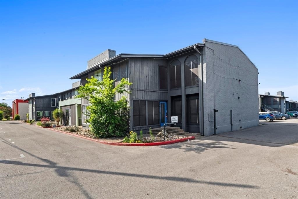 909 Reinli St - Photo 0