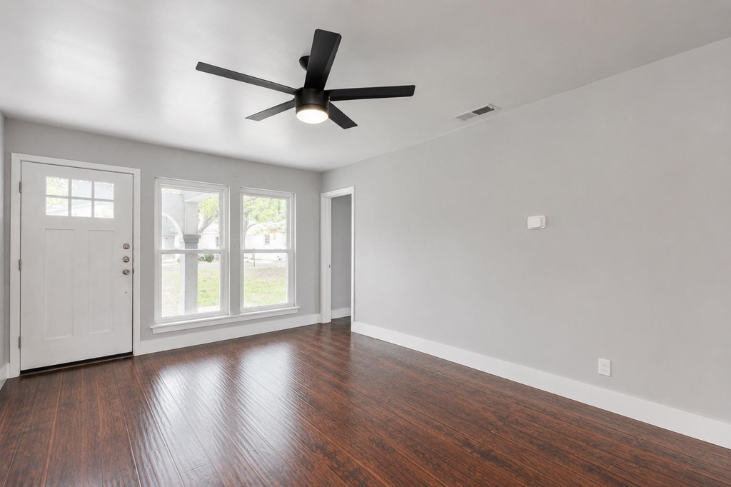 9706 Cottle Dr - Photo 4