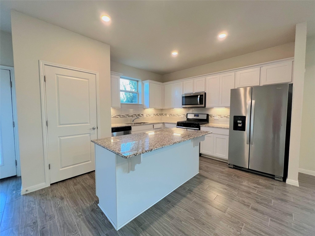 5901 Charles Merle Dr - Photo 3