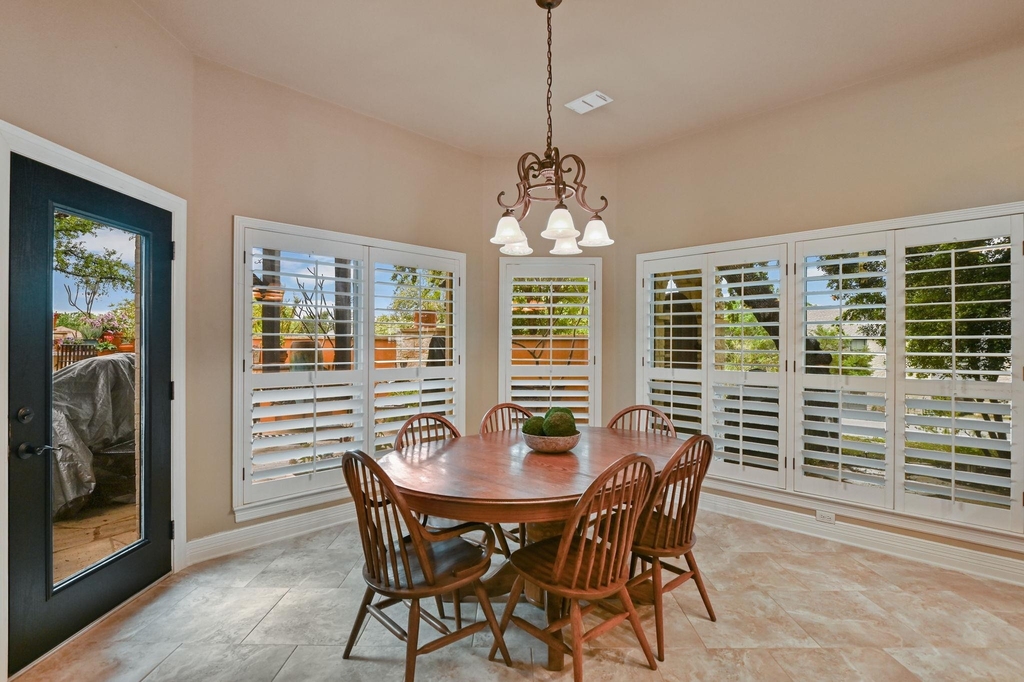 215 Tellus St - Photo 8