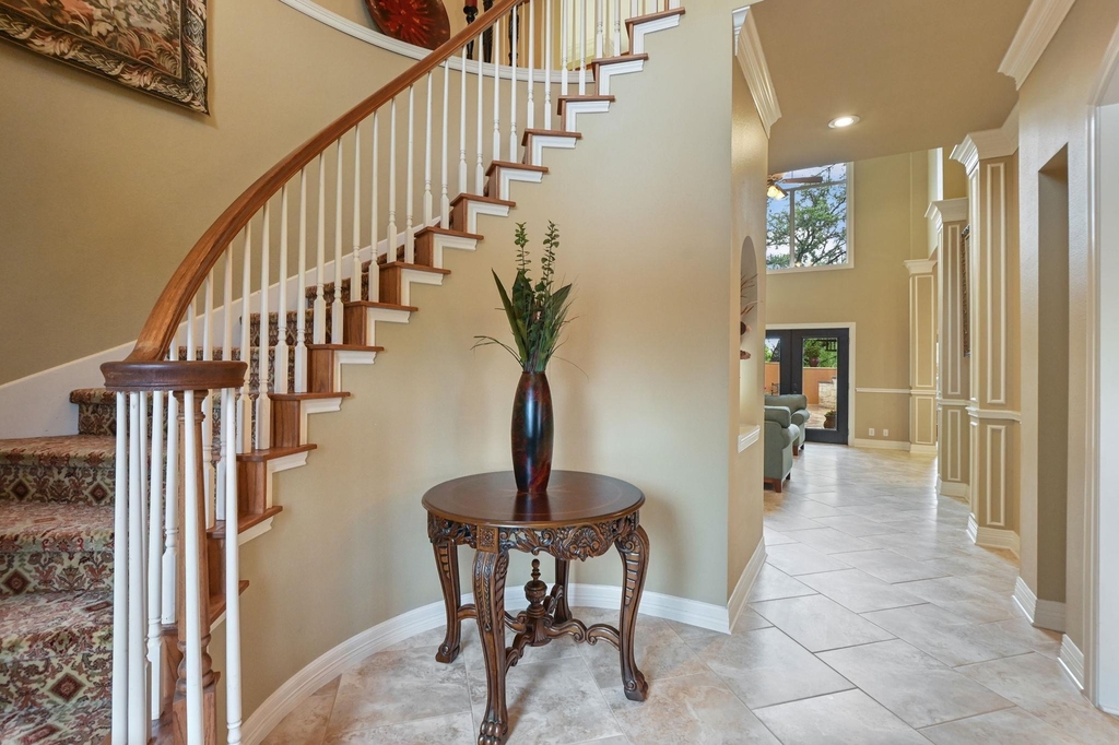 215 Tellus St - Photo 3