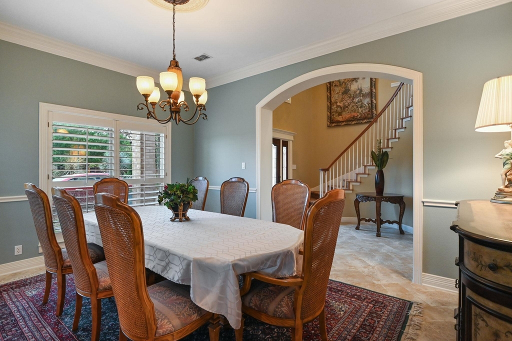 215 Tellus St - Photo 9
