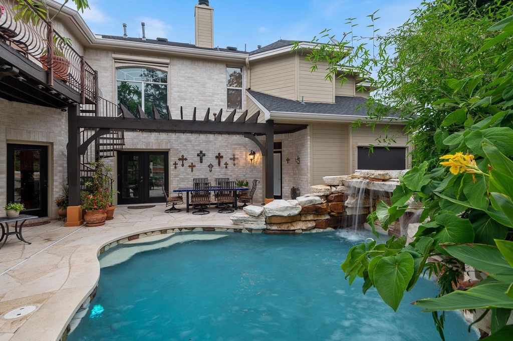 215 Tellus St - Photo 17