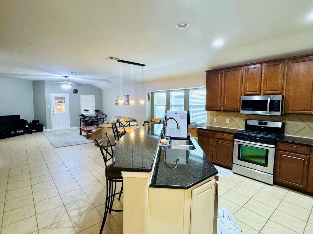 2512 Ericanna Ln - Photo 7